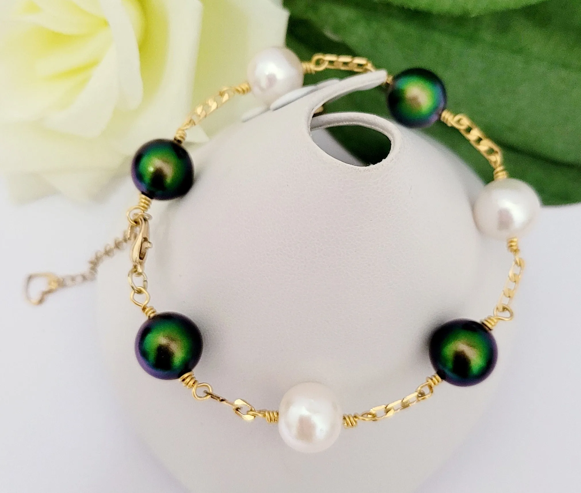 Belle Bracelet - 12mm Green & White Duo Swarovski Pearls