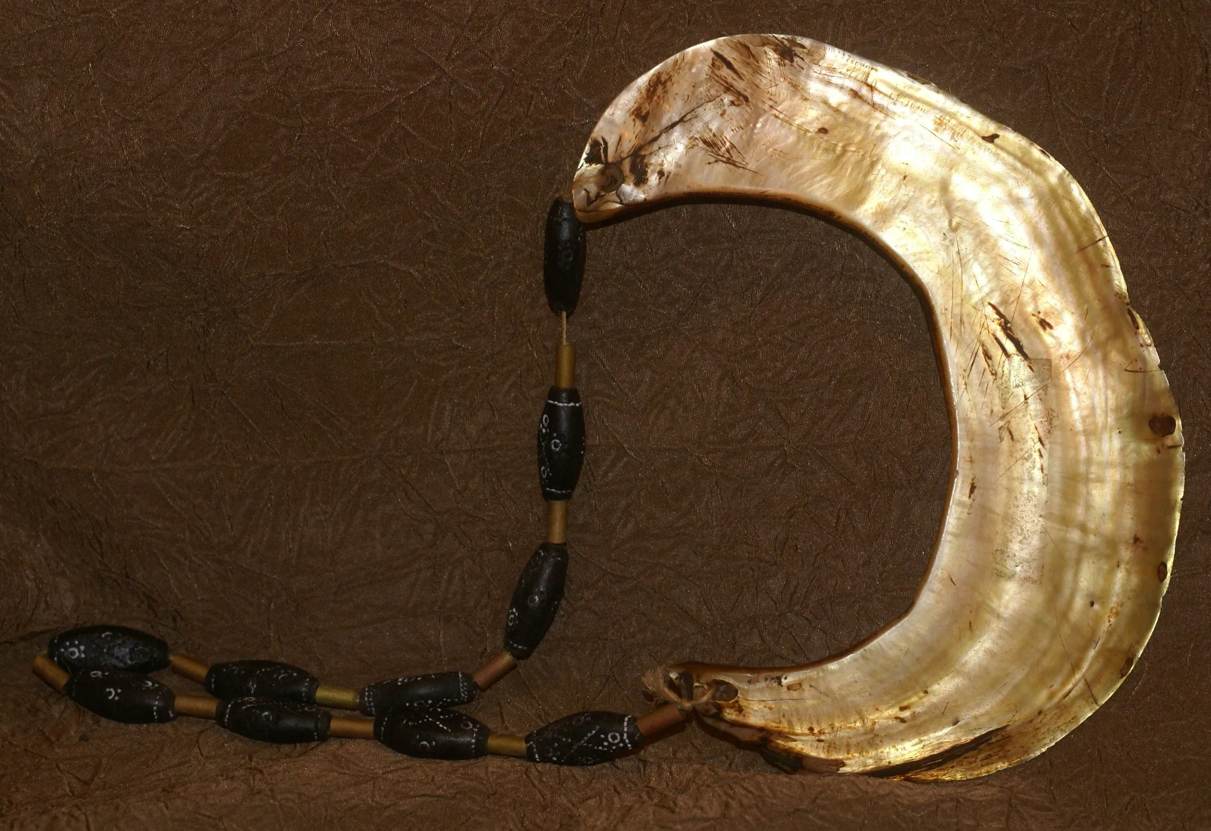 Bride Price Currency, Rare Old Ceremonial Moka Kina Shell Necklace (Huge Mother of Pearl Crescent) with Beaded Chain, Pectoral Collected from the Foi Tribe (New guinea), Mid 1900’s, Highly Collectible. KINA8