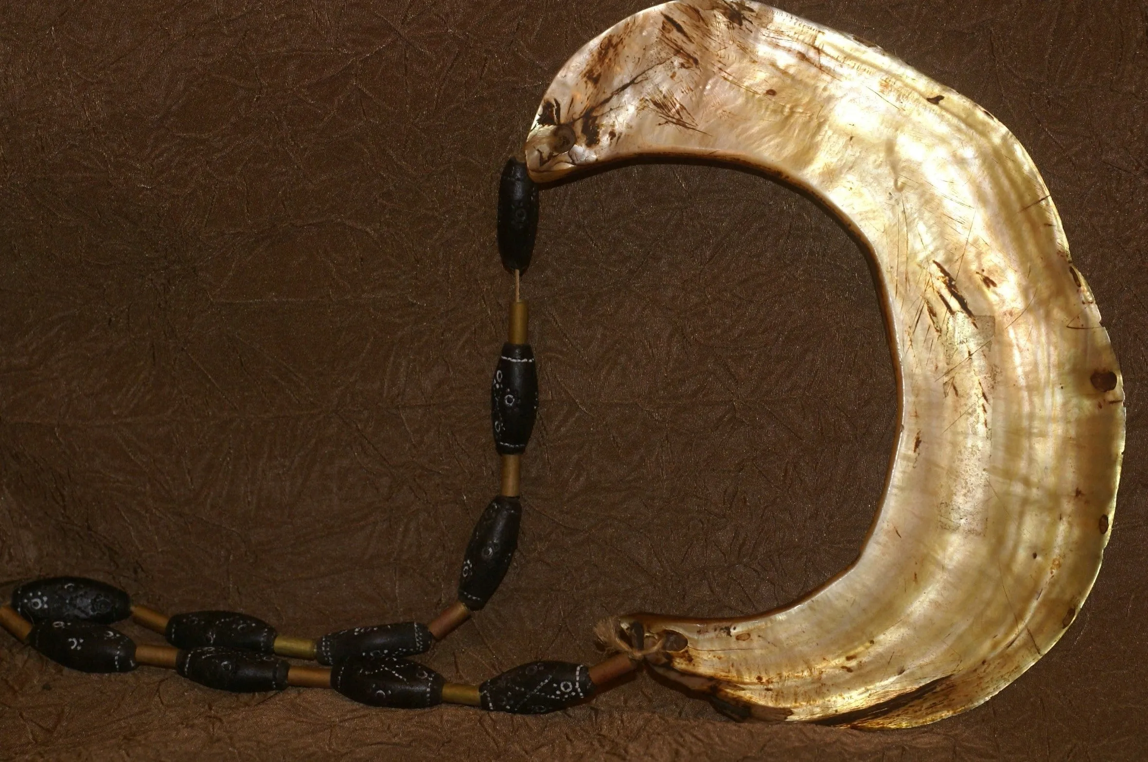 Bride Price Currency, Rare Old Ceremonial Moka Kina Shell Necklace (Huge Mother of Pearl Crescent) with Beaded Chain, Pectoral Collected from the Foi Tribe (New guinea), Mid 1900’s, Highly Collectible. KINA8