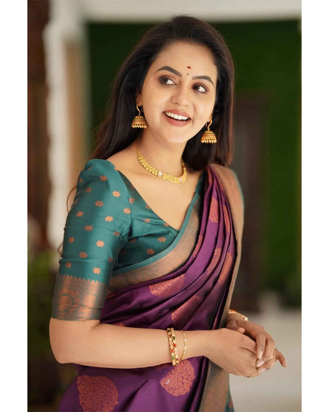 Gratifying Purple Soft Silk Saree With Snazzy Blouse Piece