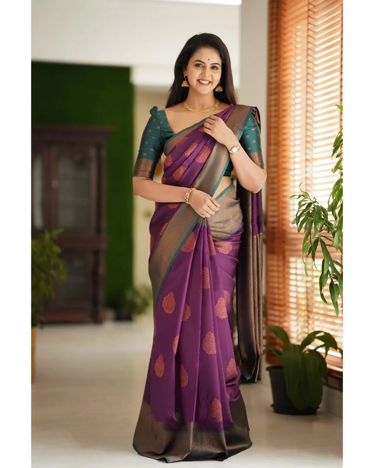 Gratifying Purple Soft Silk Saree With Snazzy Blouse Piece