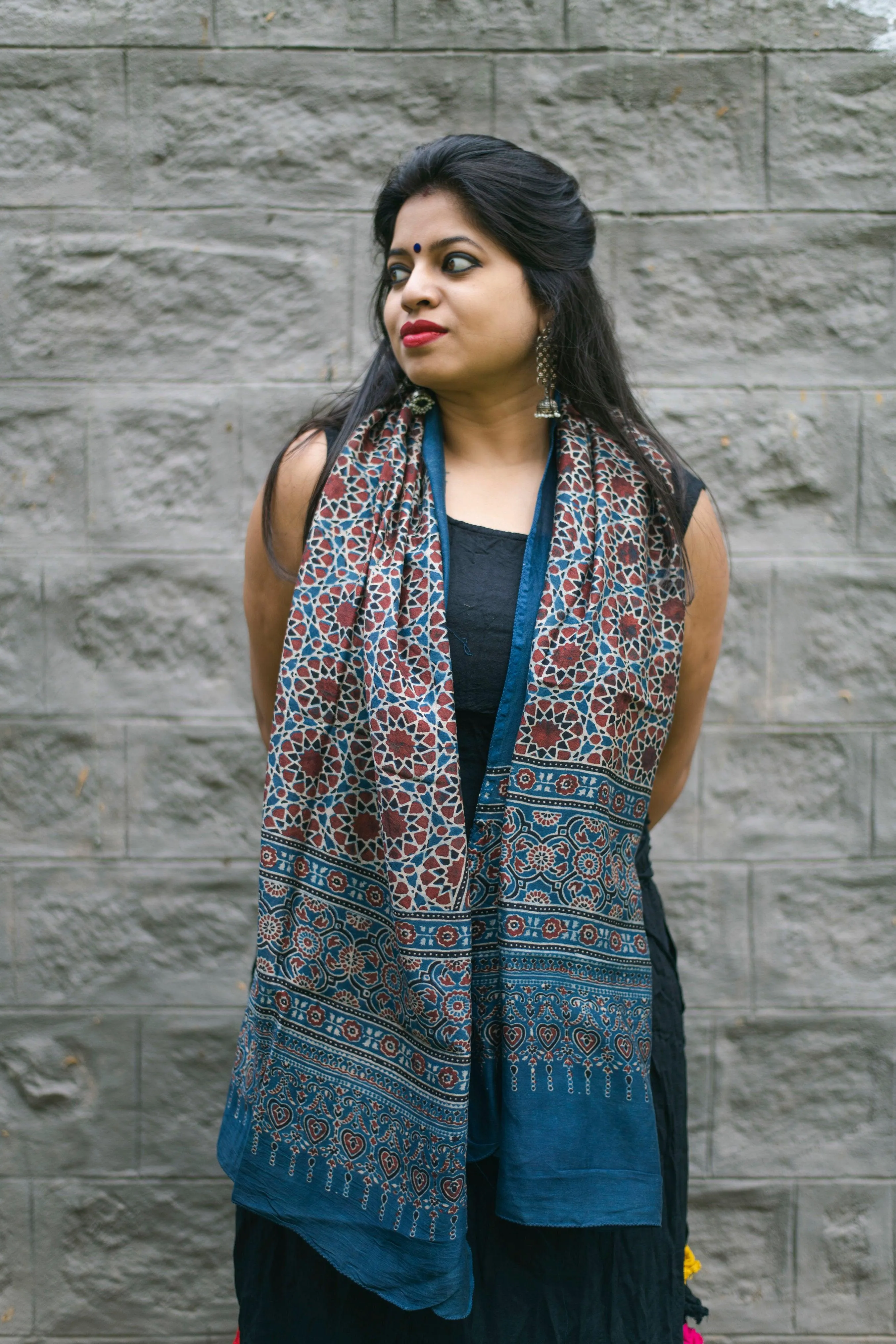 Kaisori Indigo Ajrakh Mul  Stole- Prism pattern